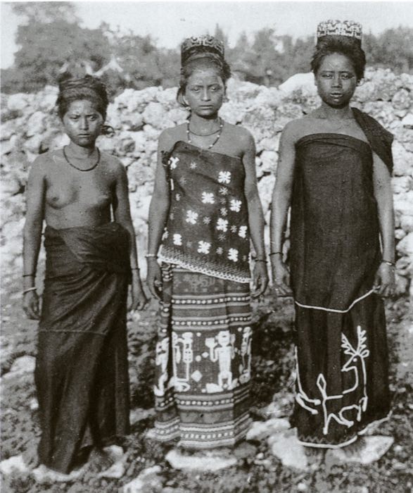 Young women in lau skirts